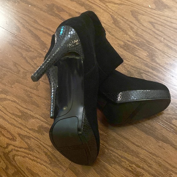Nine West Like New Black Suede High Heeled Boots, 8.5M, 4.5”heels, leather upper - Picture 5 of 5